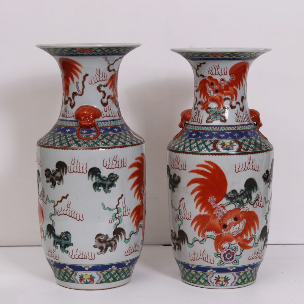 Paire de vases en porcelaine de Chine de Tresorient