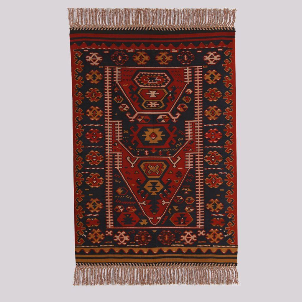 Hand-knotted rug in pure silk, dimensions 2.69 ft by 3.90 ft