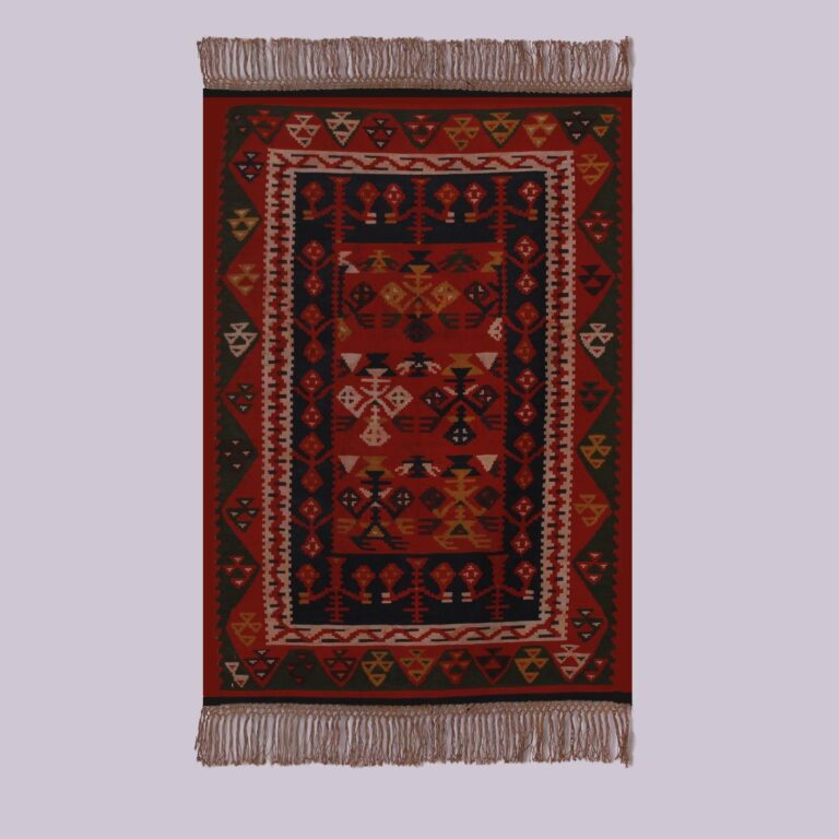 Hand-knotted pure silk rug Dimensions: 2.62 x 3.97 ft