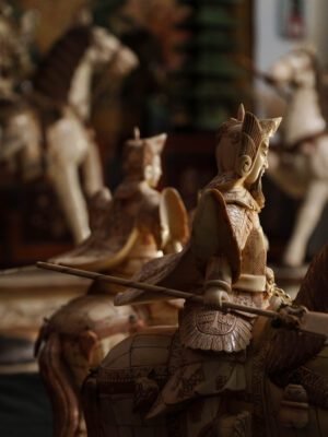 Sculpture "De Combat & d'Amour, Yang Zongbao et Mu Guiying" en Os Bovin de Chine