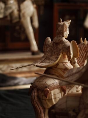 Sculpture "De Combat & d'Amour, Yang Zongbao et Mu Guiying" en Os Bovin de Chine