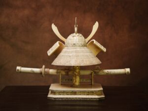 Sculpture "Kabuto et le sabre" en Os Bovin de Chine