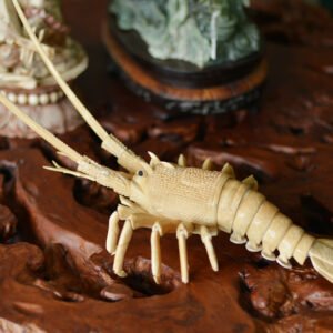 Langouste articulée. Marqueterie d’os