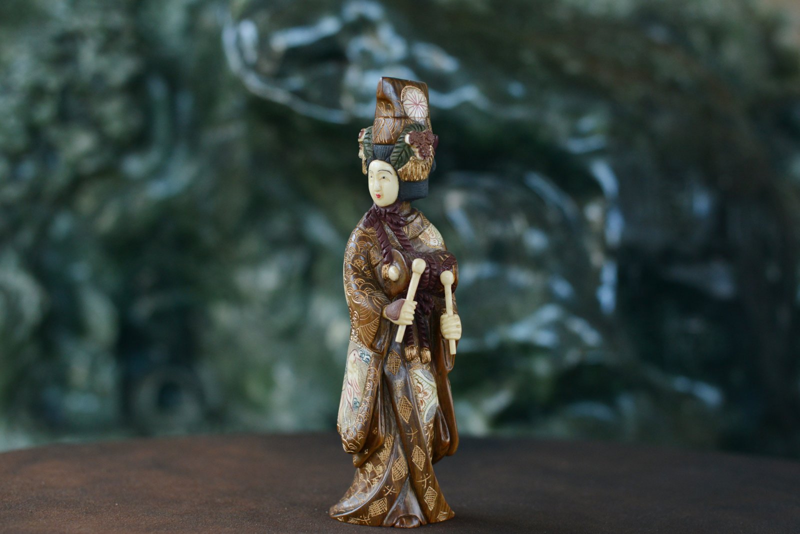 Jeune femme aux tambourins