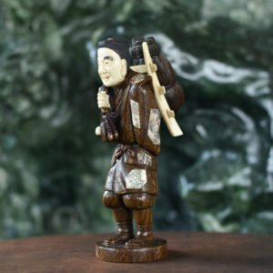 Sculpture japonaise sculptée de type okimono