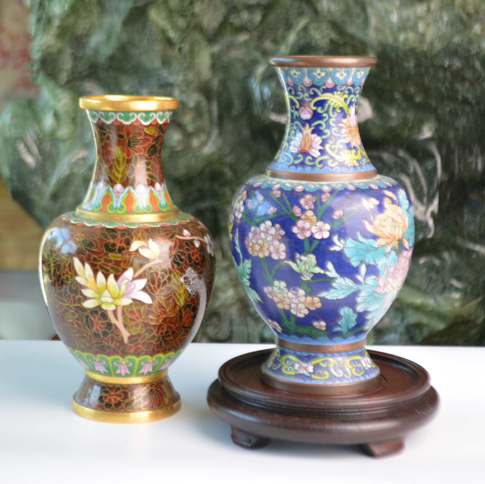 Rouge et bleu - Duo de vases en cloisonné véritable